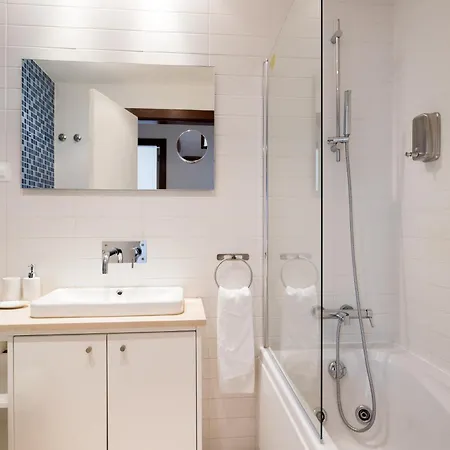 Alfama Modern Two Bedroom W River View And Parking By Lu Holidays *