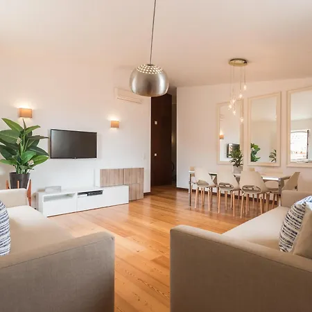 Alfama Modern Two Bedroom W River View And Parking By Lu Holidays *