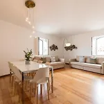 Alfama Modern Two Bedroom W River View And Parking By Lu Holidays Apartmán