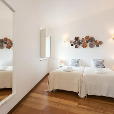 Alfama Modern Two Bedroom W River View And Parking By Lu Holidays Apartman Lisboa